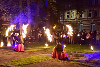 Ohňová show Pa-Li-Tchi